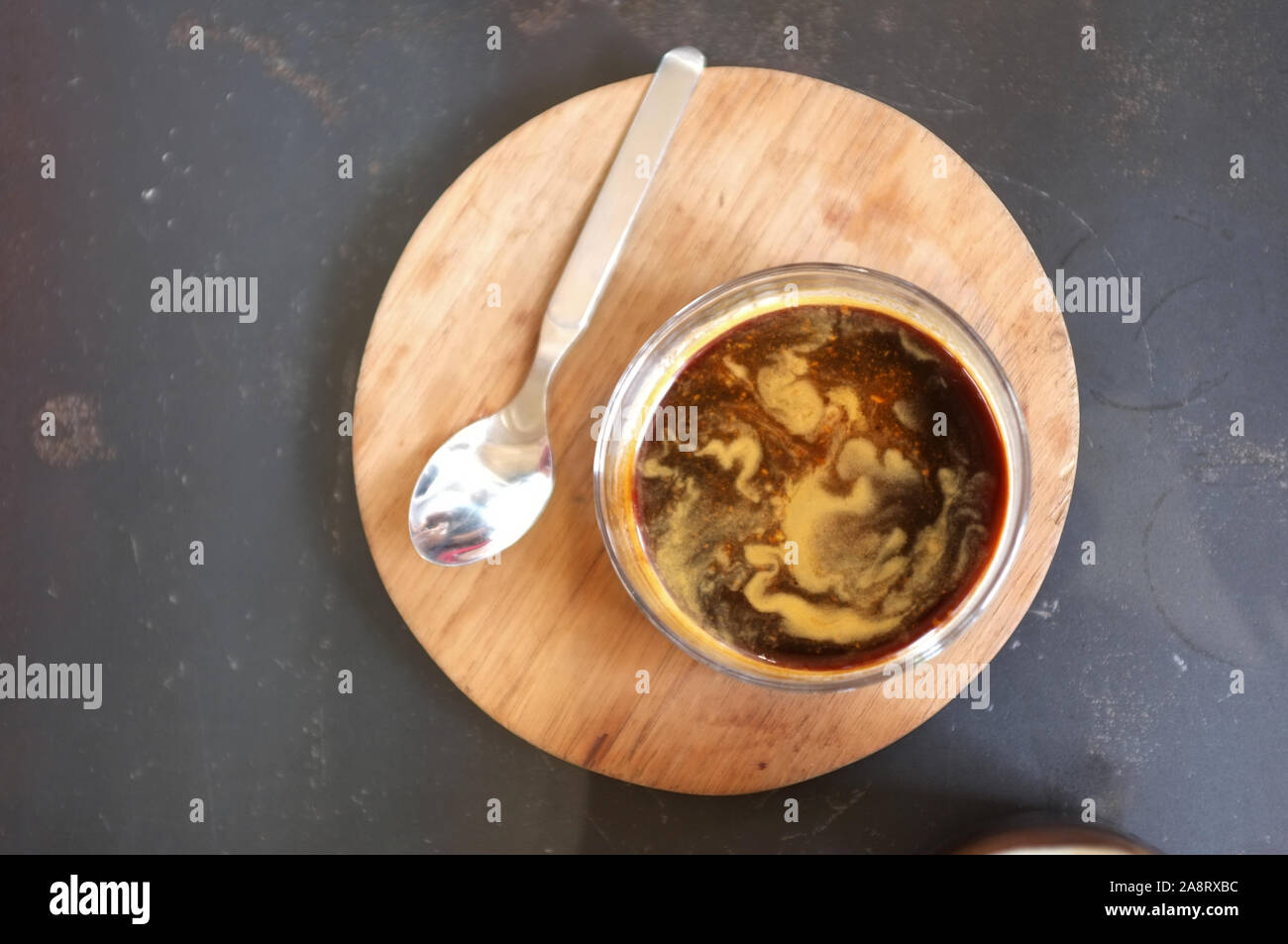 Latte Café cappuccino mousse en spirale Banque D'Images