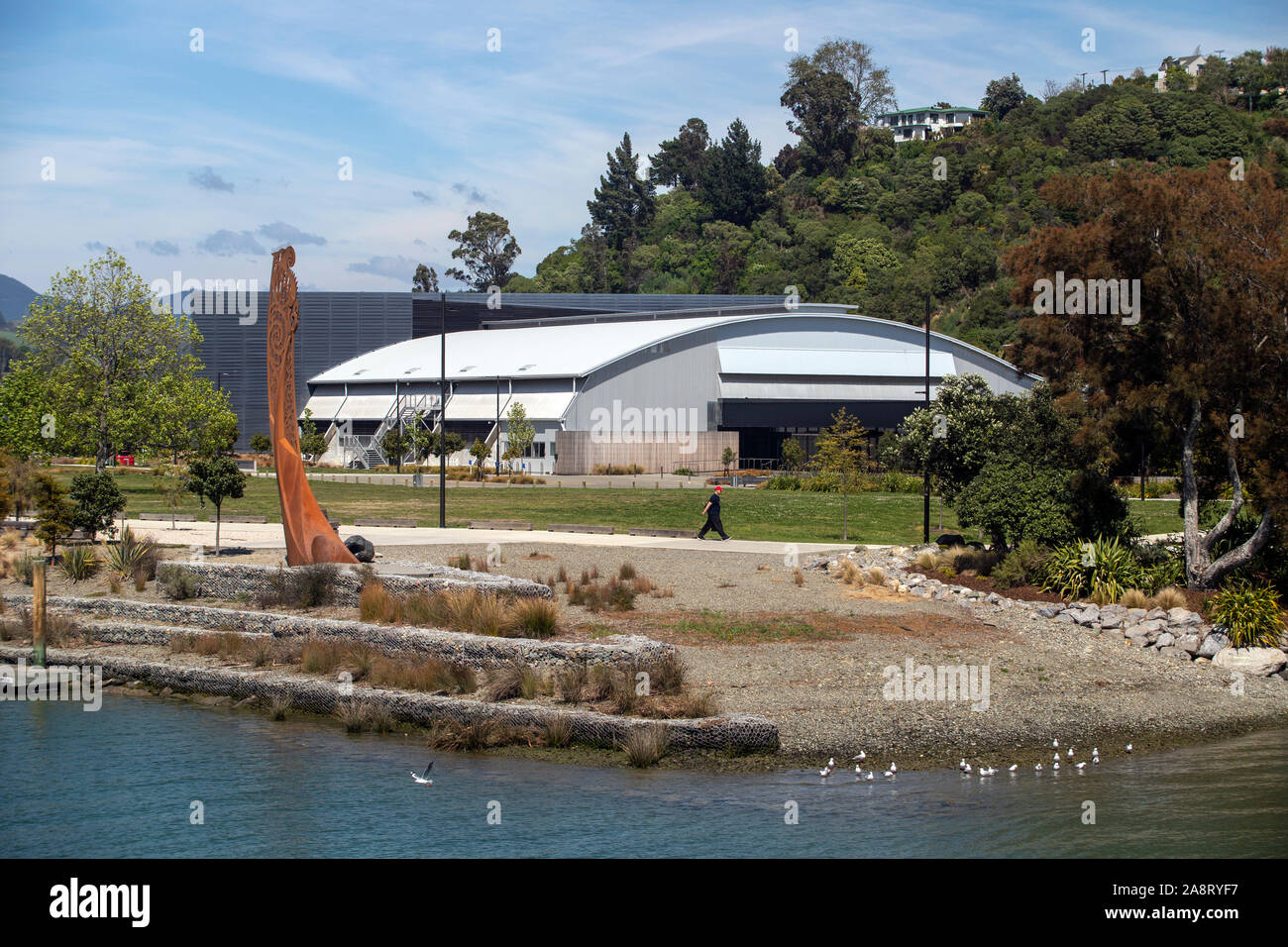 Photo par Tim Cuff - 27 octobre 2019 - Maitai River nouvelle passerelle et Taurapa sculture, Nelson, Nouvelle-Zélande Banque D'Images