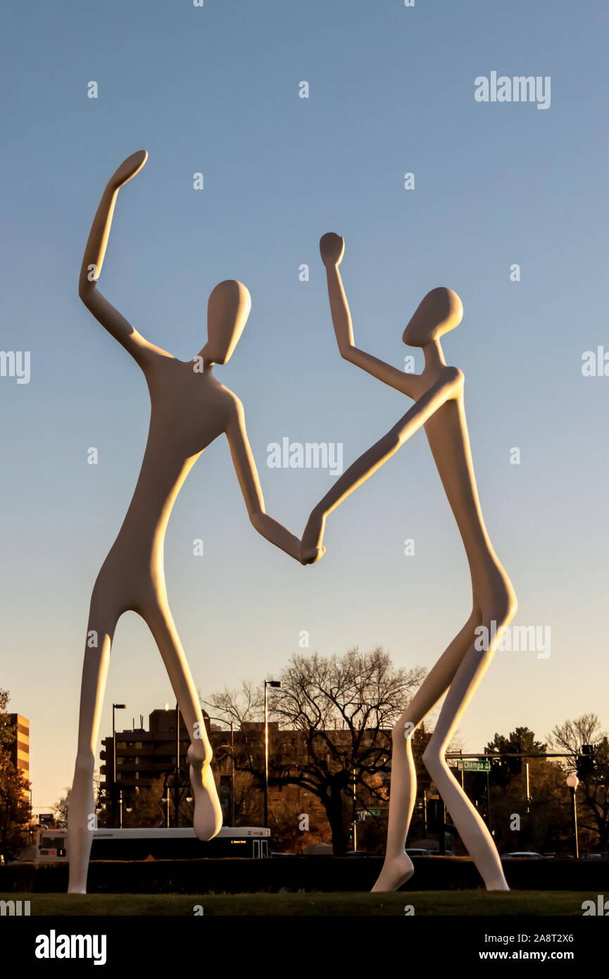 Denver, Colorado - le 9 novembre 2019 : Les danseurs sculpture publique à Denver, Colorado. Banque D'Images