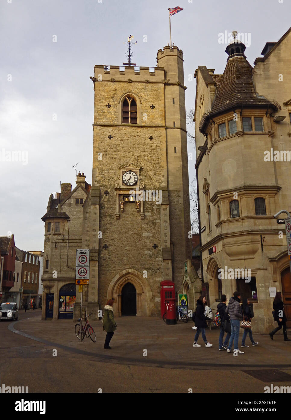 Carfax ou Saint Martin's tower la partie restante de la 12e siècle l'église Saint Martin, au coeur d'Oxford et connu comme le véritable centre-ville Banque D'Images