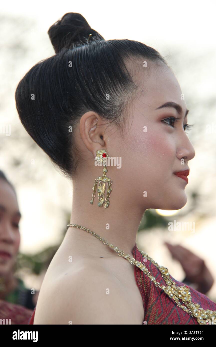 Loy Krathong bouddhiste siamois ancien danse Roi et, en Thaïlande Banque D'Images