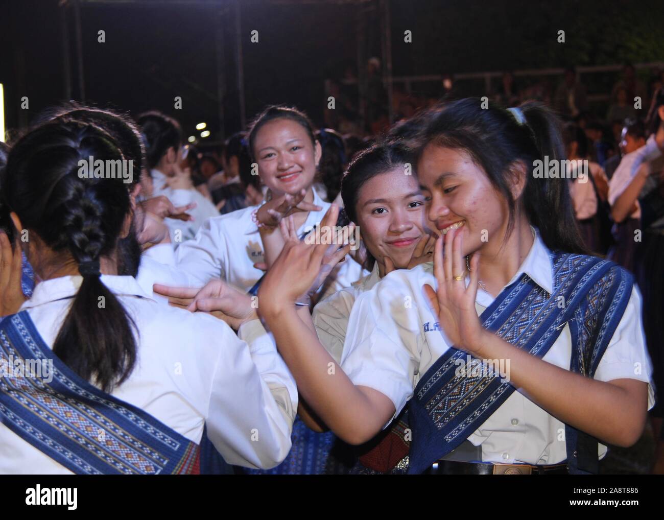 Loy Krathong bouddhiste siamois ancien danse Roi et, en Thaïlande Banque D'Images
