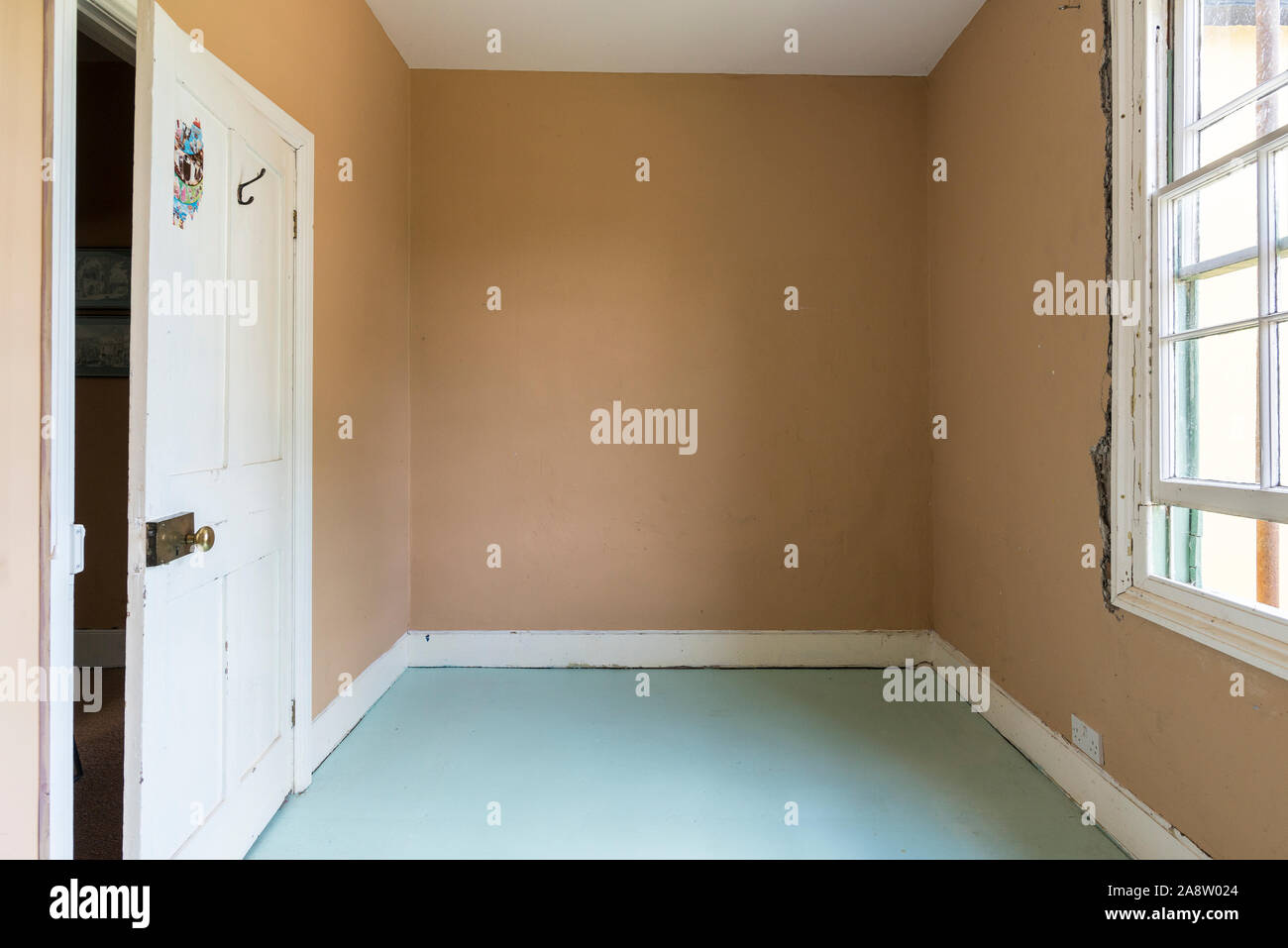 Prix dans une vieille maison avant la conversion en une salle de bain (voir image 2A8W062 pour terminer la conversion) Banque D'Images