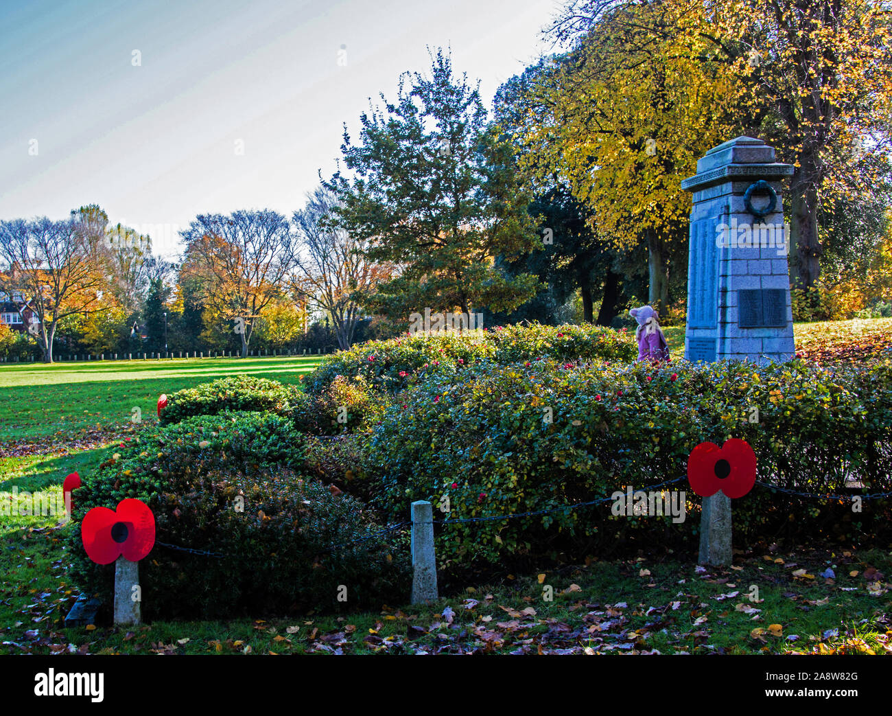 Le jour de l'Armistice à Sidcup Place monument de guerre. Banque D'Images