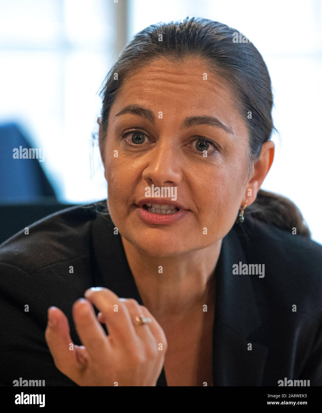 Parti libéral-démocrate, candidat à la mairie de Londres, Siobhan Benita, lors d'une visite à WhiteHat à Londres, une start-up fondée pour aider les gens à accéder à l'apprentissage. Banque D'Images