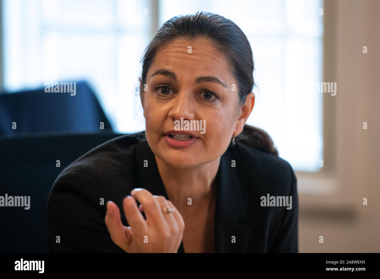 Parti libéral-démocrate, candidat à la mairie de Londres, Siobhan Benita, lors d'une visite à WhiteHat à Londres, une start-up fondée pour aider les gens à accéder à l'apprentissage. Banque D'Images