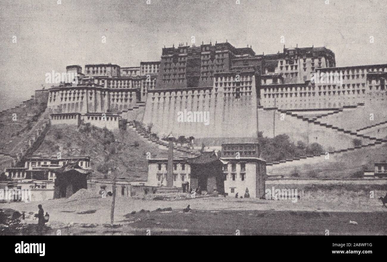 Le Potala, le palais du Dalaï-lama, ou Dieu vivant à Lhassa, Tibet 1930. Banque D'Images
