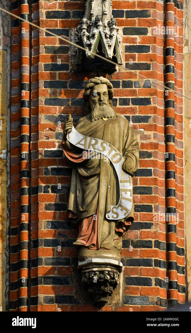 Détail, figure la façade, Aristoteles, Altes Rathaus, Marktplatz, Bremen, Allemagne Banque D'Images