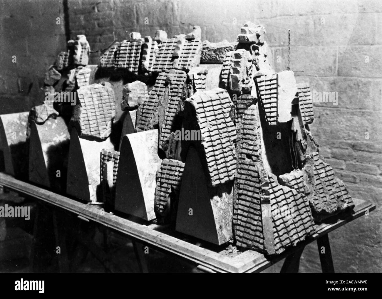 Toits de modèles dans l'atelier de Gaudi à Barcelone, La Sagrada Familia. Auteur : Antoni Gaudí (1852-1926). Banque D'Images