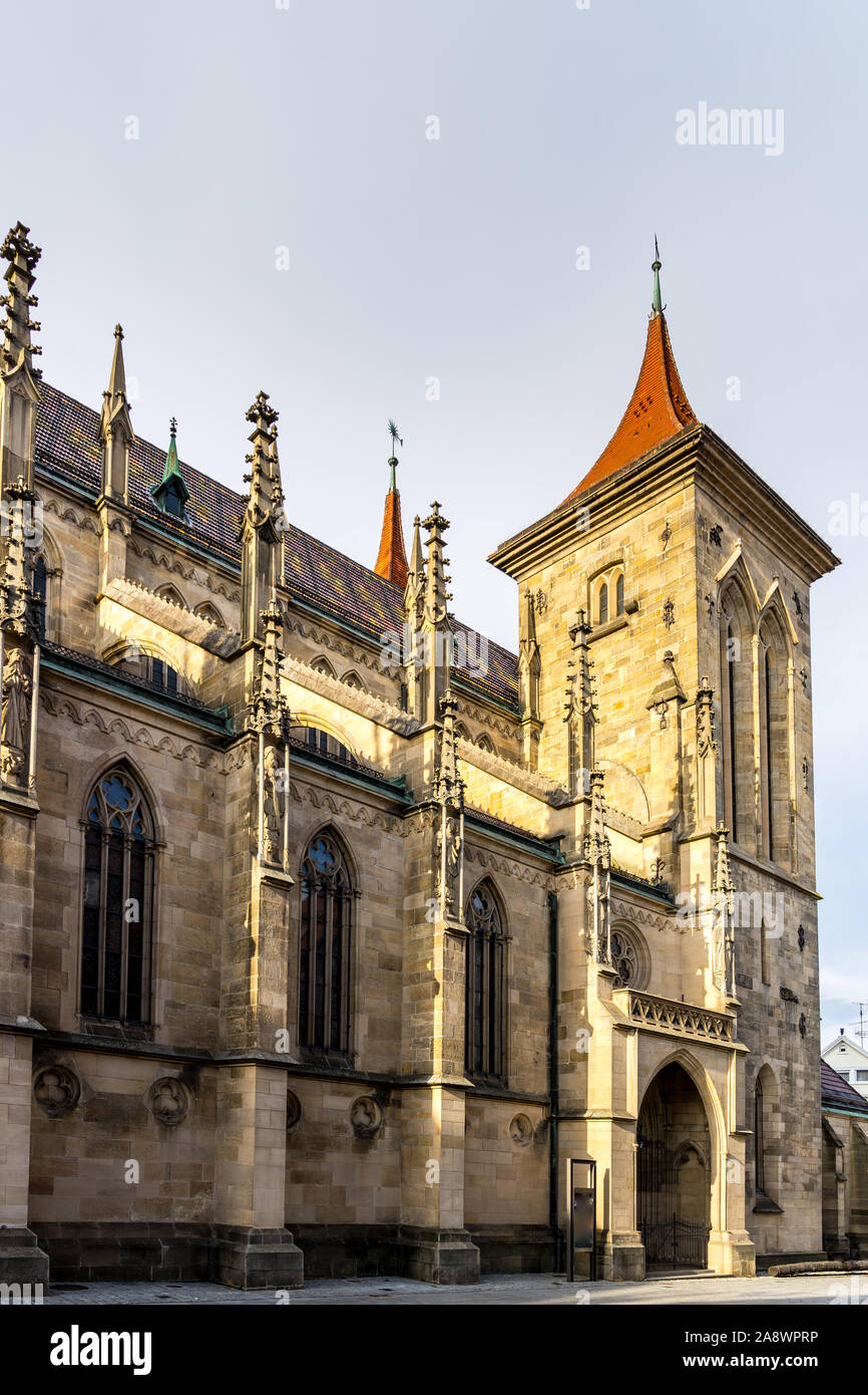 L'Allemagne, impressionnante vieille église gothique St Mary, appelé au centre-ville de Reutlingen marienkirche ville dans le marché Banque D'Images