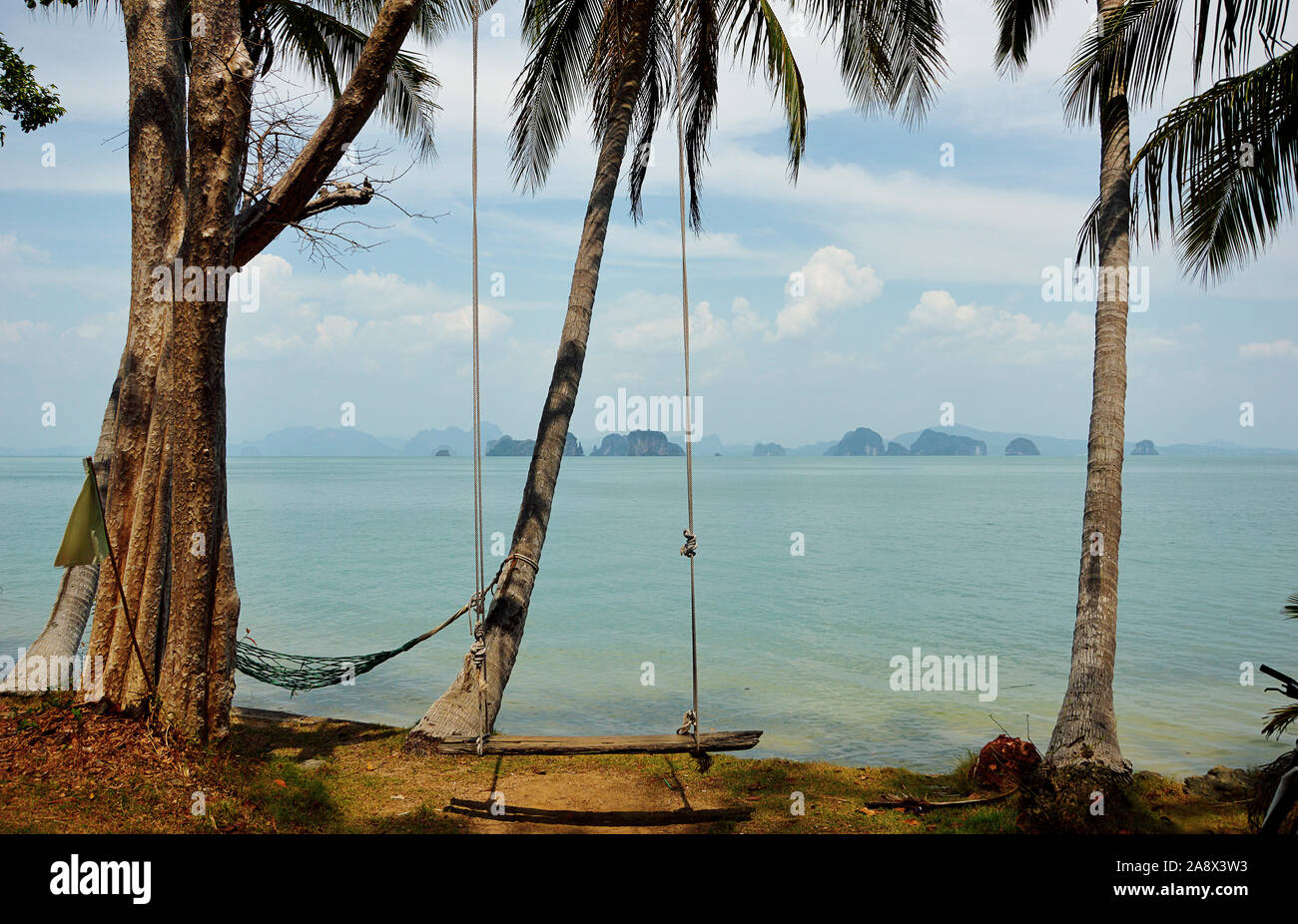 Faites du swing sur la plage en Thaïlande Banque D'Images