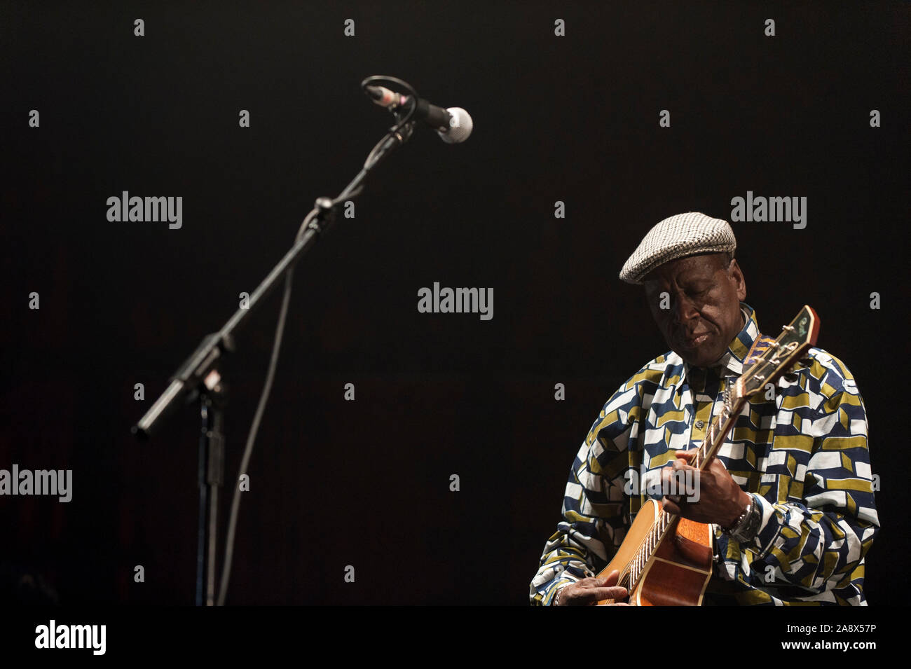 Bluesman malien, Boubacar Traoré, WOMAD à Charlton Park, Royaume-Uni, le 29 juillet 2012 Banque D'Images