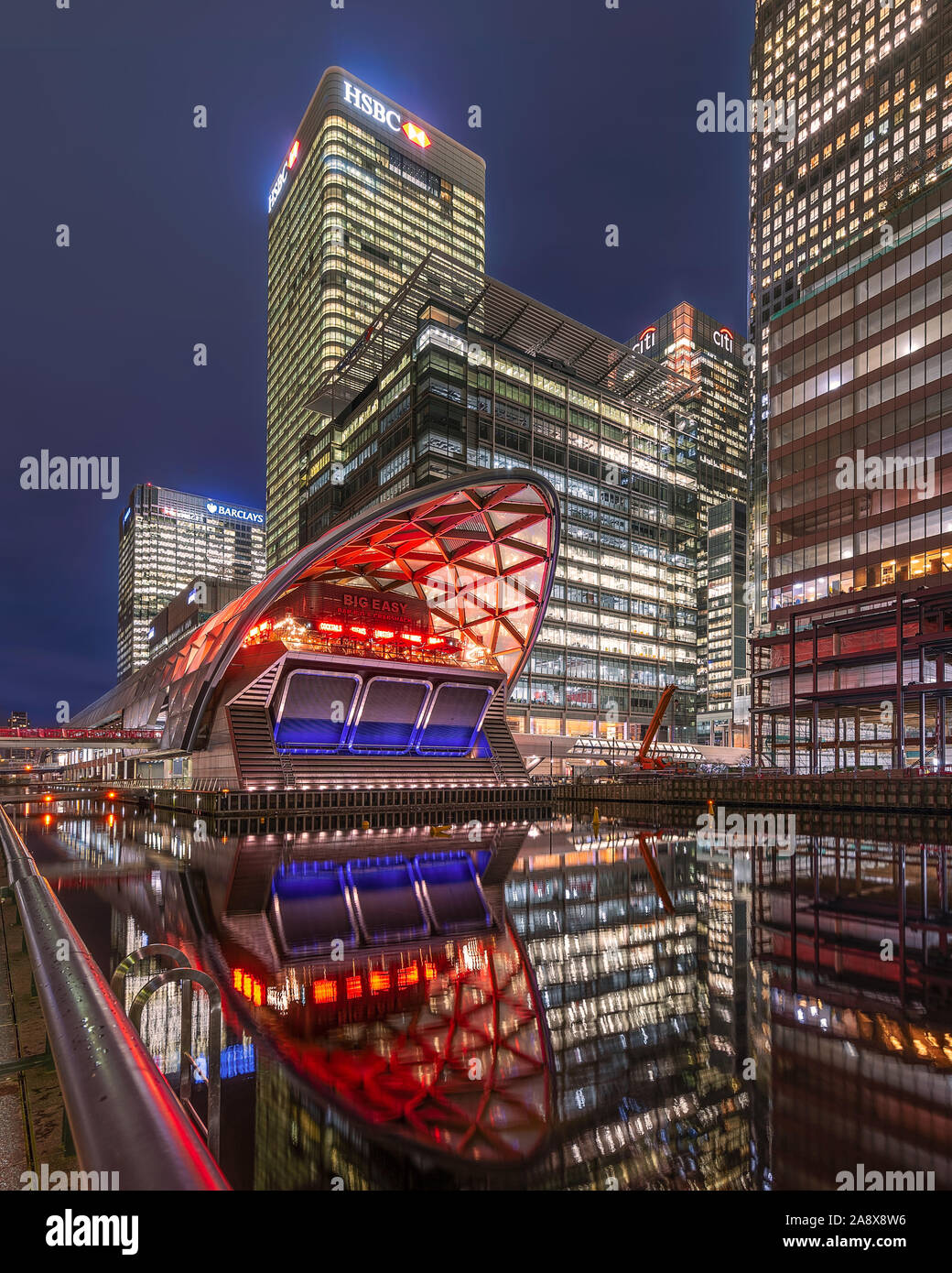 11.06.2019. Londres, Canary Wharf., UK, traverse la place à canary wharf.. Il y a un jardin sur le toit et des pubs, restaurants où les personnes ha Banque D'Images