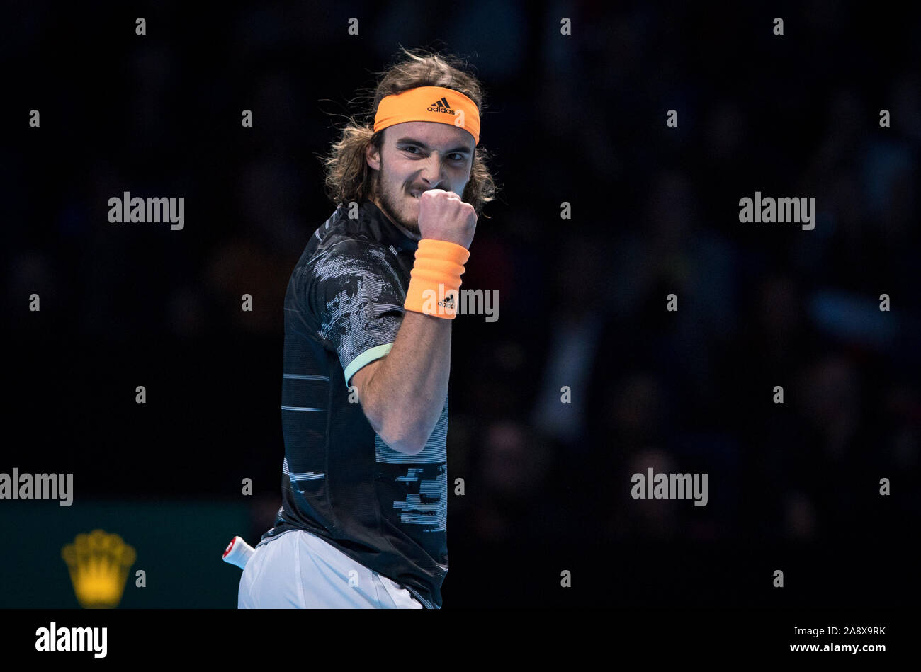 Londres, Royaume-Uni. 11Th Nov, 2019. Stefanos TSITSIPAS (Grèce) célèbre sa victoire dans son premier match du tournoi à la ronde au cours des étapes finales de tennis ATP Nitto Londres Jour 2 à l'O2, Londres, Angleterre le 11 novembre 2019. Photo par Andy Rowland. Credit : premier Media Images/Alamy Live News Banque D'Images