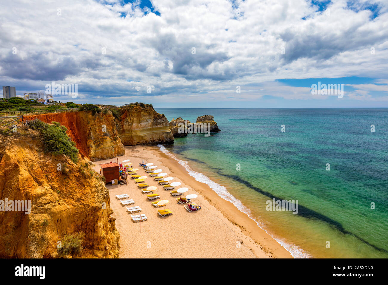 Careanos Beach (Praia dos Careanos) à Portimao, Algarve, Portugal. Concept pour voyager au Portugal et les vacances d'été à Portimao, Algarve, Portugal Banque D'Images