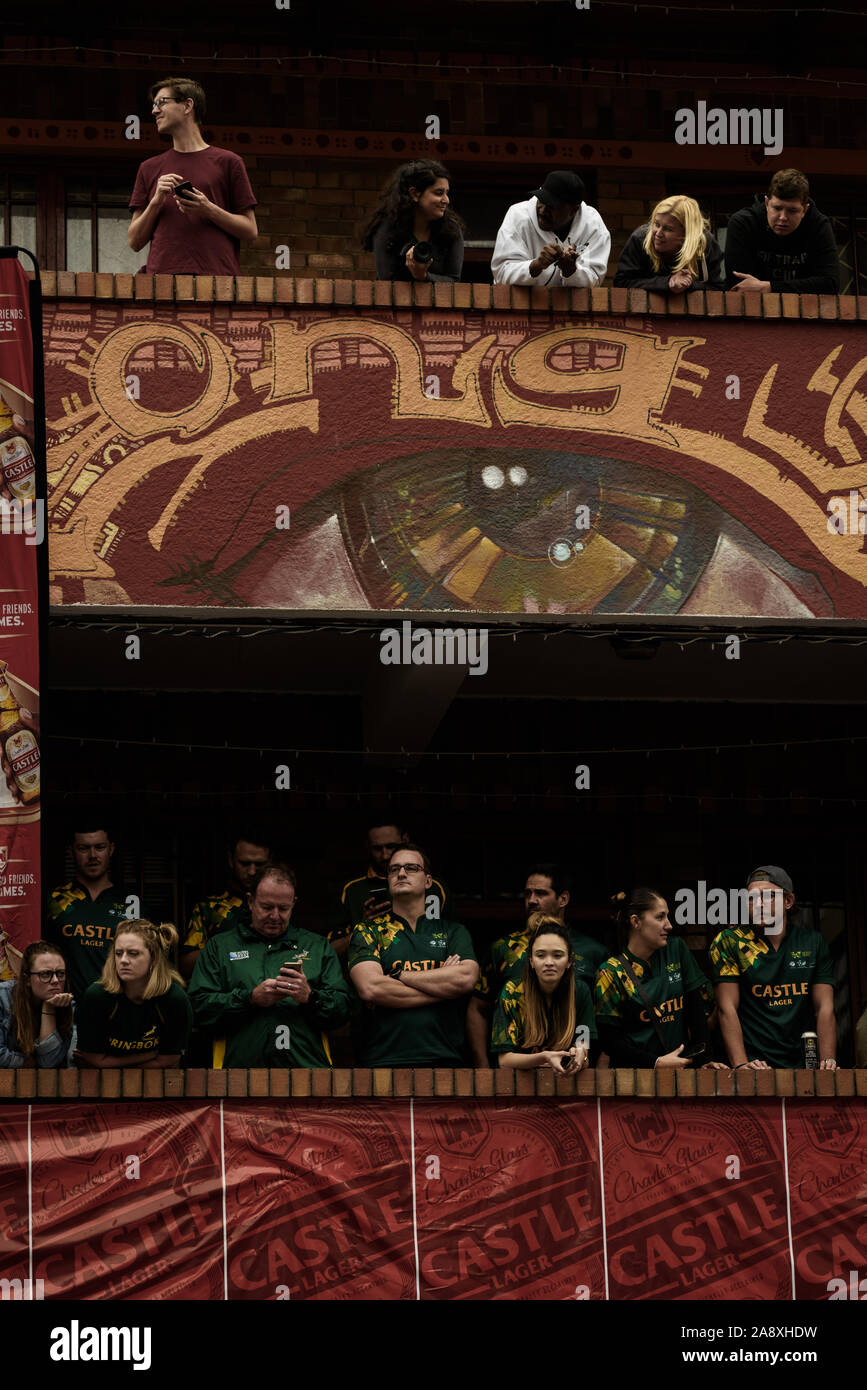 Célébrations dans la ville du Cap au cours d'une parade de rue par l'équipe des Springboks d'Afrique du Sud après avoir remporté la Coupe du Monde de Rugby 2019 au Japon contre l'Angleterre Banque D'Images