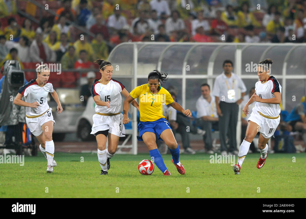 Beijing, Chine. Football olympique, Women's match pour la médaille d'or, USA vs BRA, n° 8. RORMIGA ballat sur le Stade des travailleurs de Beijing. Jeudi, 21.08.2008 [crédit obligatoire : Peter SPURRIER, Intersport Images] Banque D'Images