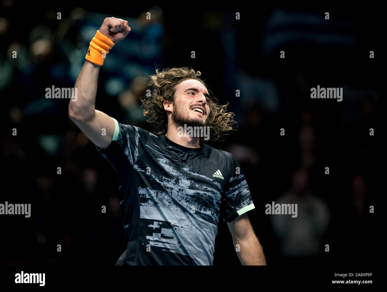 Londres, Royaume-Uni. 11Th Nov, 2019. Stefanos TSITSIPAS (Grèce) célèbre sa victoire dans son premier match du tournoi à la ronde au cours des étapes finales de tennis ATP Nitto Londres Jour 2 à l'O2, Londres, Angleterre le 11 novembre 2019. Photo par Andy Rowland. Credit : premier Media Images/Alamy Live News Banque D'Images