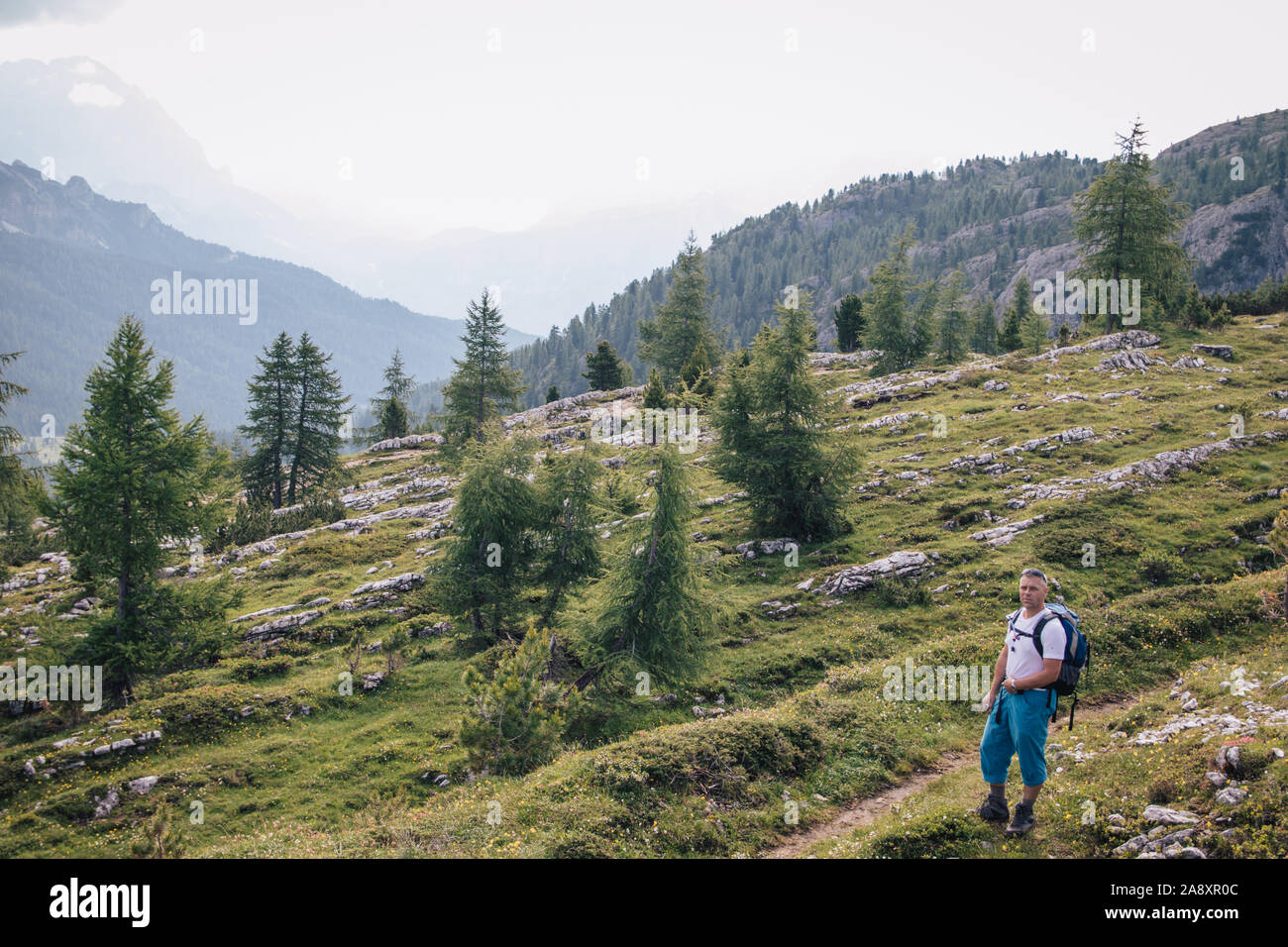 Vacances d'été dans les Dolomites, Italie. Randonnée dans les montagnes. Via ferrata. Lever du soleil à Alpe di Siusi/Seiser alm. Neige. Banque D'Images