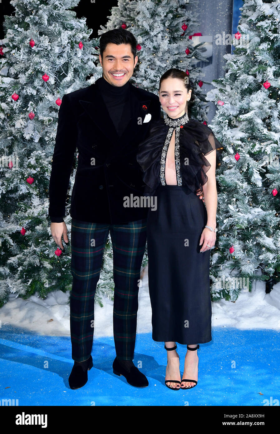 Henry Golding et Emilia Clarke participant à la premiere à Noël dernier  tenue à BFI Southbank, Londres Photo Stock - Alamy