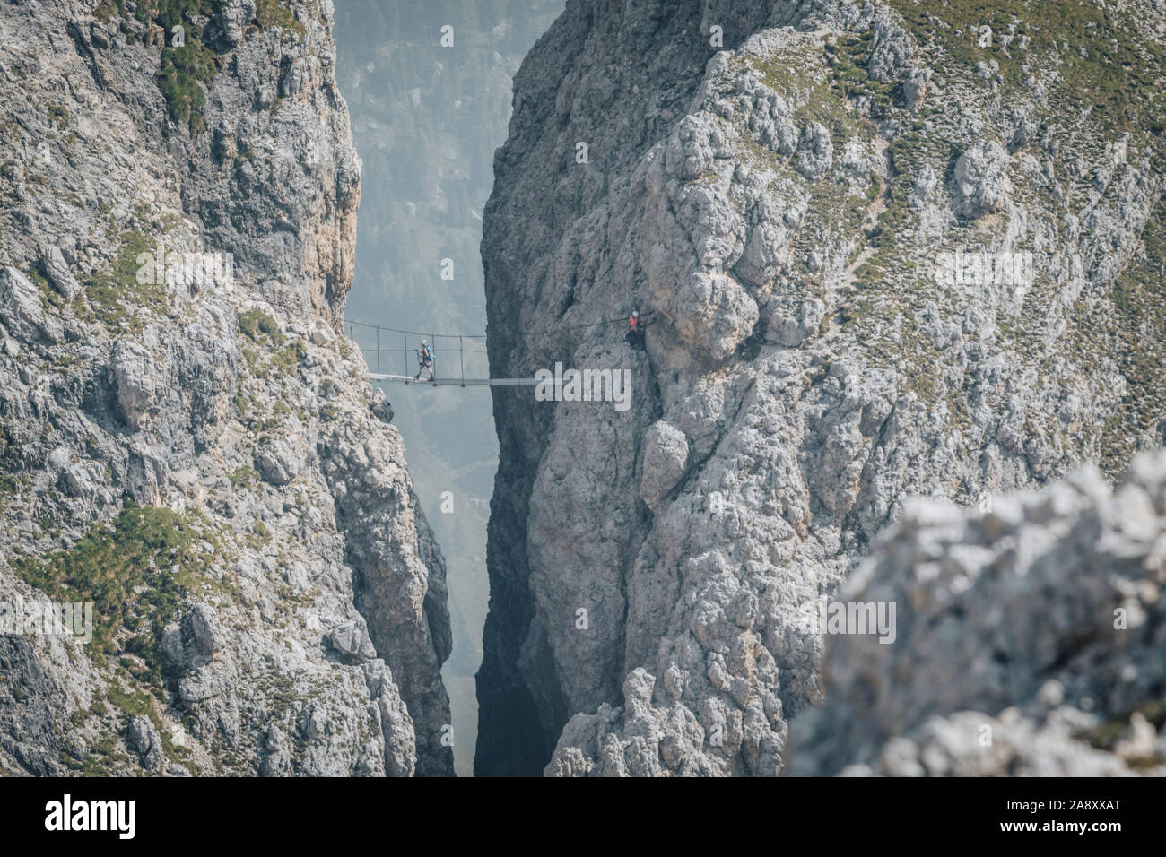 Vacances d'été dans les Dolomites, Italie. Randonnée dans les montagnes. Via ferrata. Lever du soleil à Alpe di Siusi/Seiser alm. Neige. Banque D'Images