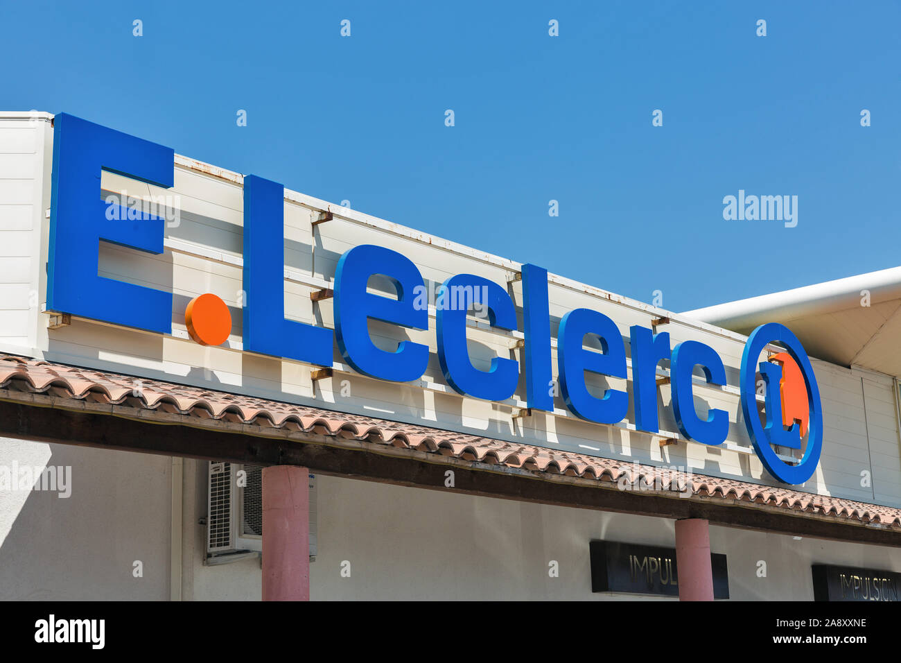 leclerc-supermarket-logo-banque-d-image-et-photos-alamy