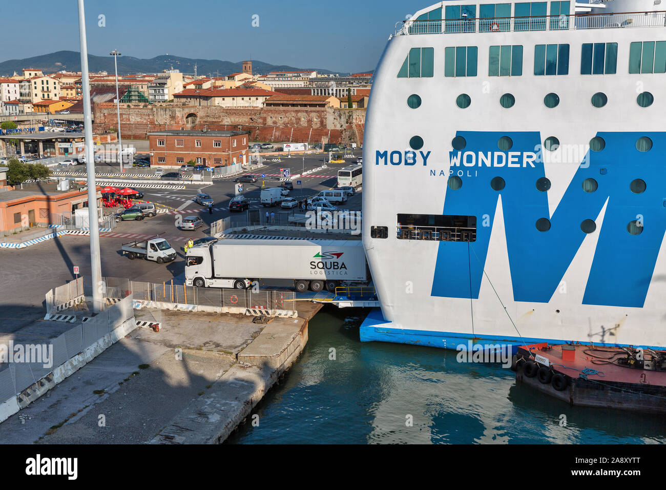 LIVORNO, ITALIE - 23 juillet 2019 : Moby Wonder ferry navire amarré au port. Moby Lines est une compagnie de transport ferries entre l'Ita Banque D'Images