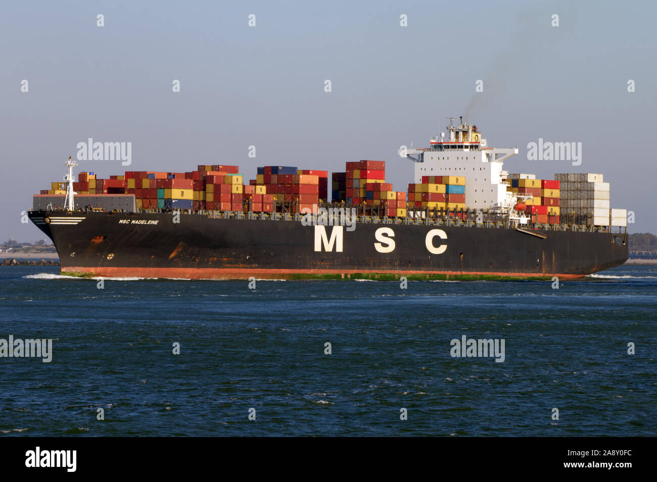 Le porte-conteneurs MSC Madeleine quitte le port de Rotterdam le 30 octobre 2019. Banque D'Images