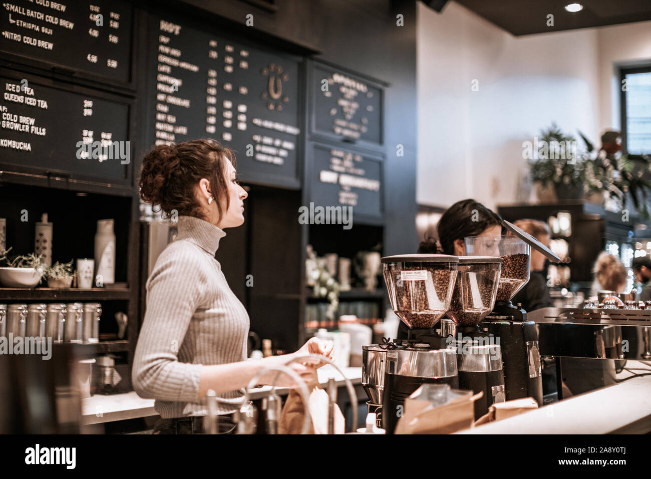 Portland, Oregon - Nov 10, 2019 : La célèbre patinoire Stumptown Coffee Roasters dans le centre-ville de Portland Banque D'Images