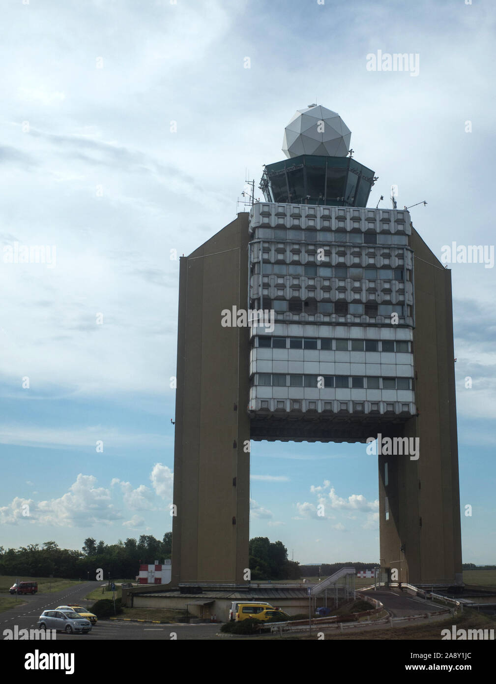 BUDAPEST TOUR DE CONTRÔLE À L'aéroport de Liszt Ferenc PLUS UTILISÉ ET REMPLACÉ PAR UN NOUVEAU TERMINAL DE COMMANDE DE L'APPAREIL PHOTO À DISTANCE - BUDAPEST HONGRIE - CONTRÔLE DE LA SÛRETÉ DU TRANSPORT AÉRIEN © Frédéric Beaumont Banque D'Images