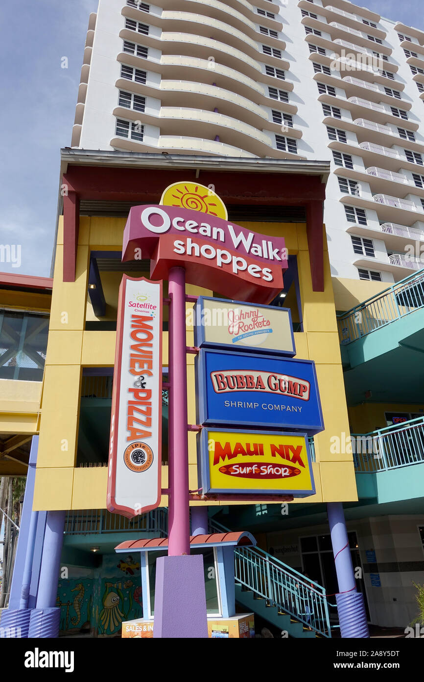 Signes en magasin Ocean Walk Shopping Centre à Daytona Beach Florida USA Banque D'Images