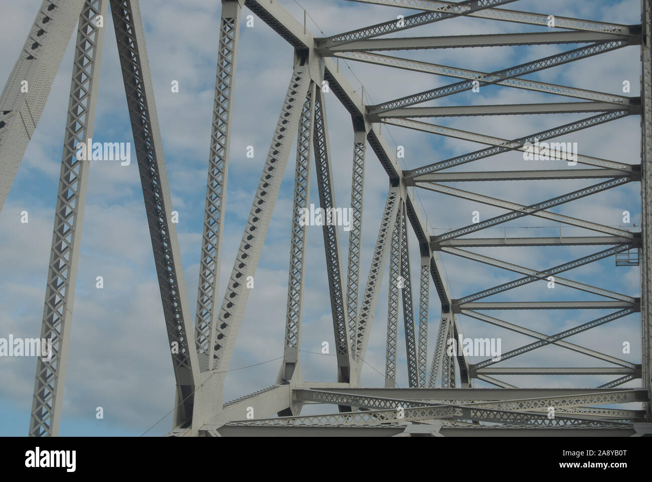 Travail de la béquille de Sagamore Bridge avec des nuages Banque D'Images