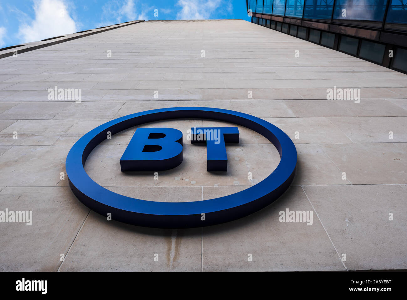 Siège social - BT BT 2019 Logo de l'entreprise et signer en dehors de la BT plc siège social dans le centre de BT, 81 Newgate Street dans la ville de Londres. BT Nouveau Logo Banque D'Images