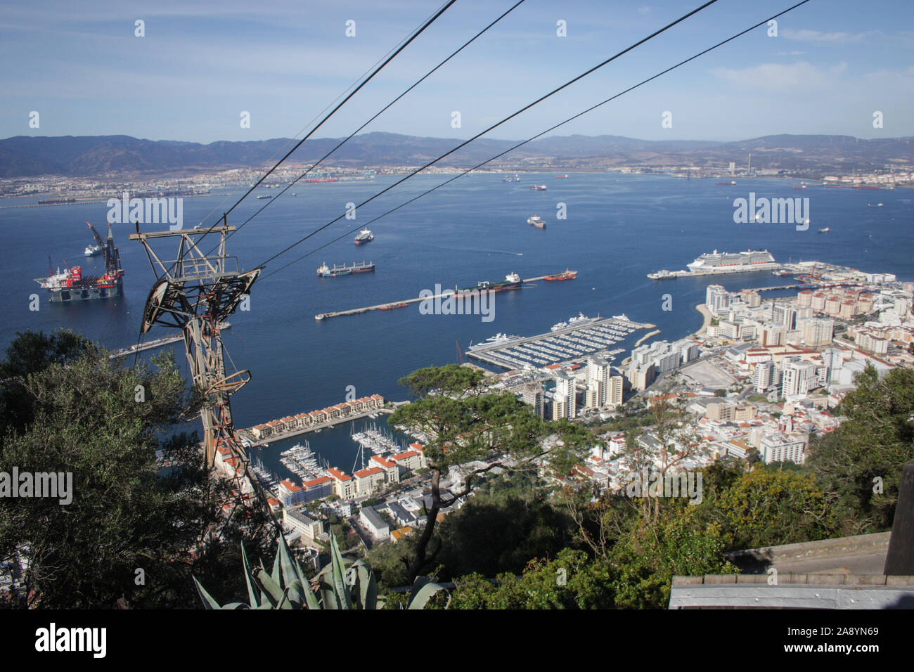 Vue sur la baie de Gibraltar à partir du haut de la roche Banque D'Images