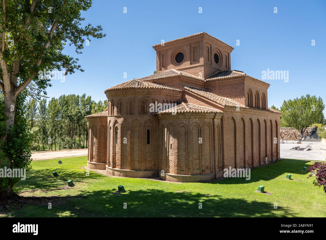 Construit en brique simple église de Santiago dans la ville espagnole de Salamanque Banque D'Images