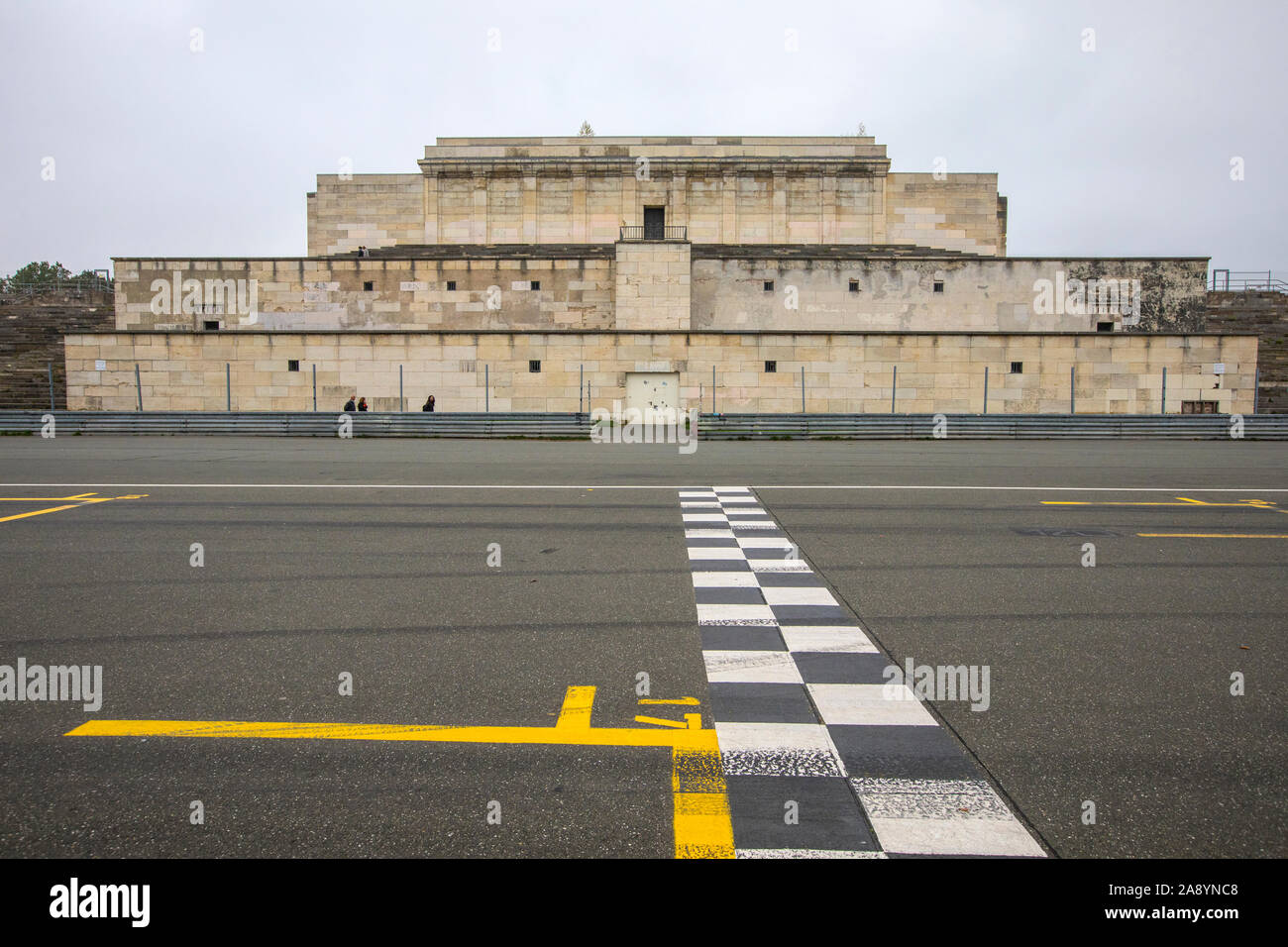 Nuremberg, Allemagne - 24 octobre 2019 : Reste de la tribune Zeppelinfeld à Nuremberg, Allemagne. C'est la tribune à partir de laquelle Adolf Hitler mad Banque D'Images