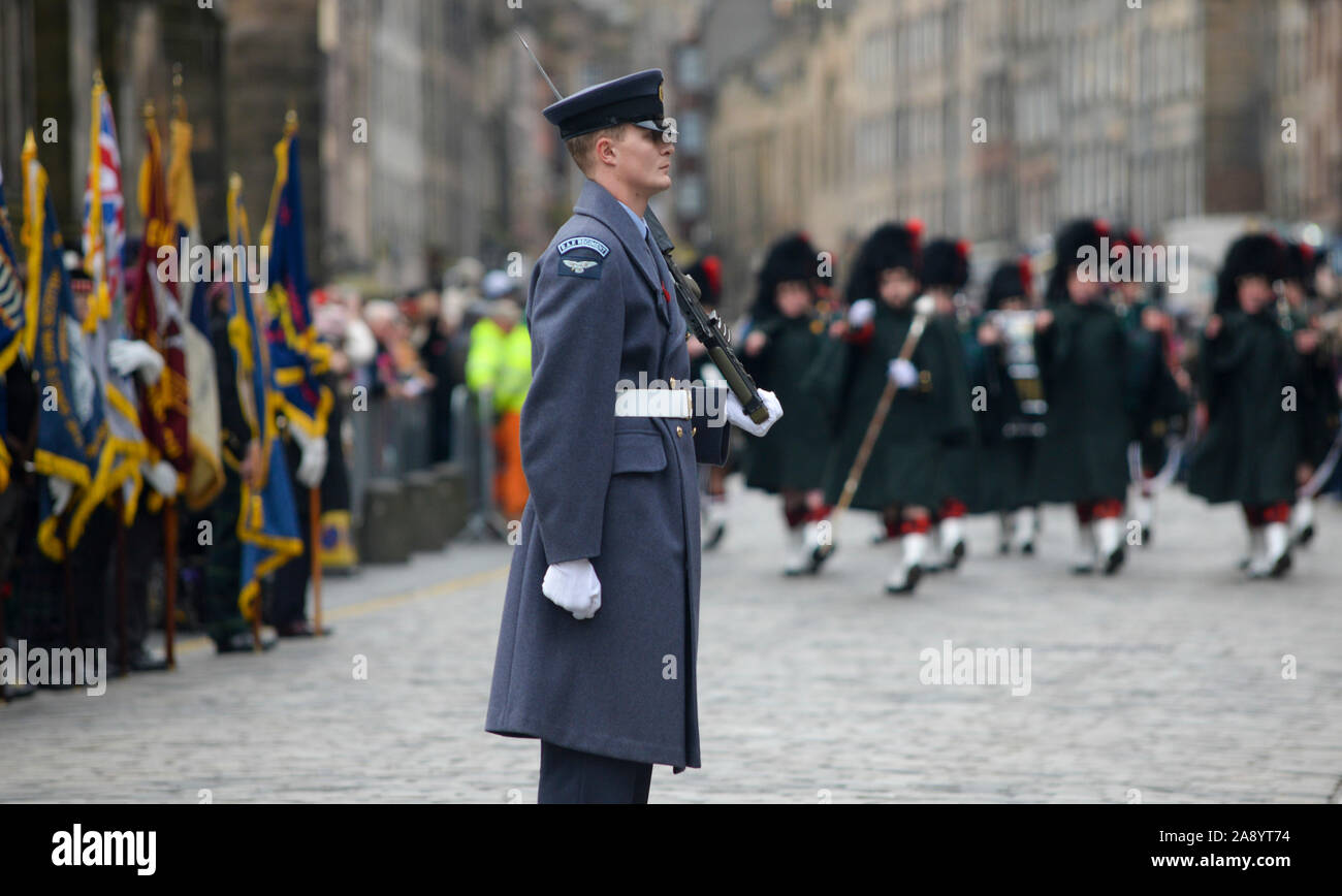 RAF Regiment Gunner sur défilé pendant l'Acte du Souvenir 2019 sur le Royal Mile, Édimbourg Banque D'Images