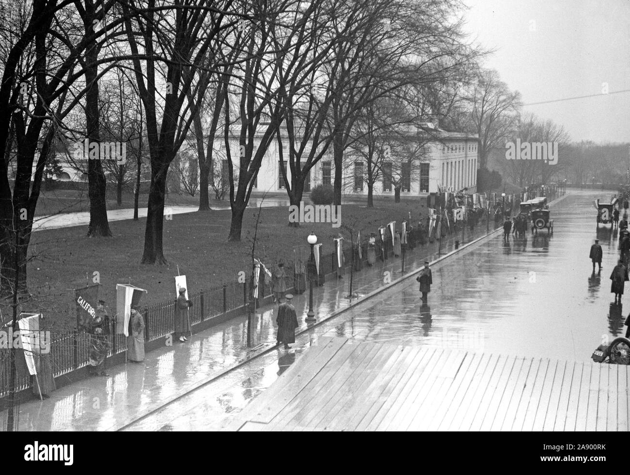 Le piquetage des suffragettes femme à la Maison Blanche ca. 1917 Banque D'Images