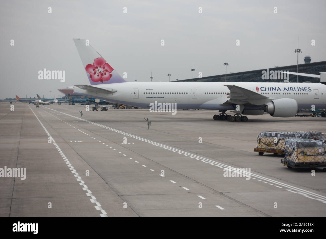 Un avion de China Airlines s'apprête à rouler sur le tarmac d'un aéroport Banque D'Images