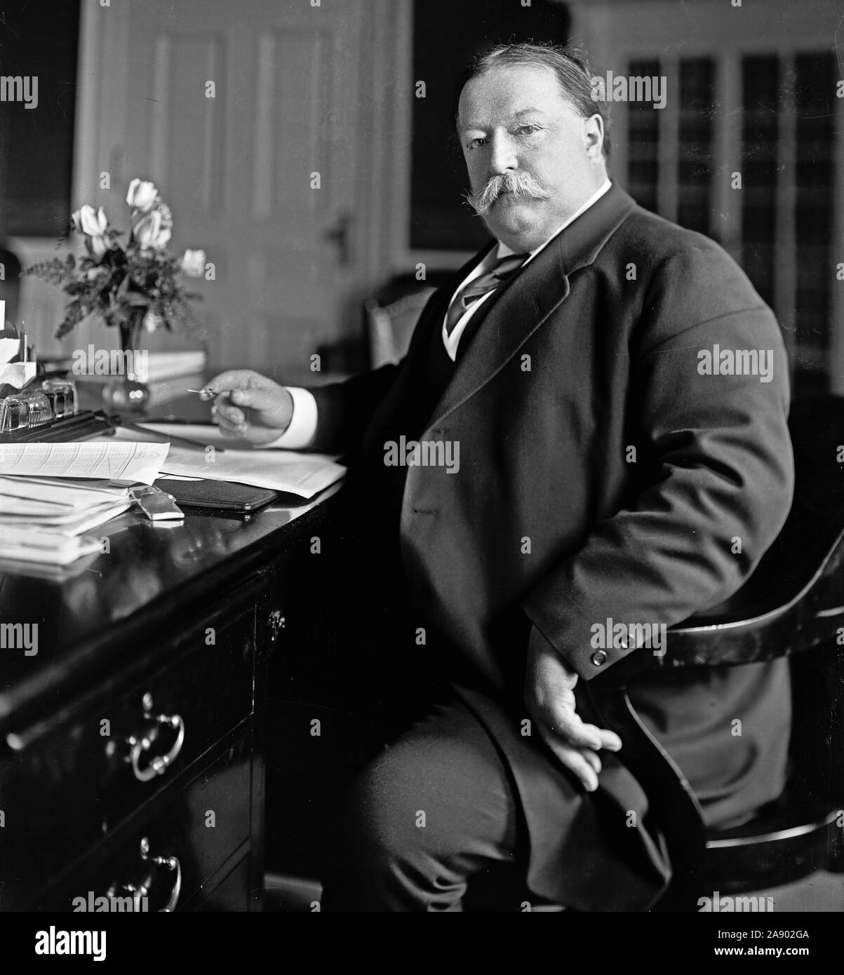 Le président William Howard Taft assis à son bureau ca. 1909-1913 Banque D'Images