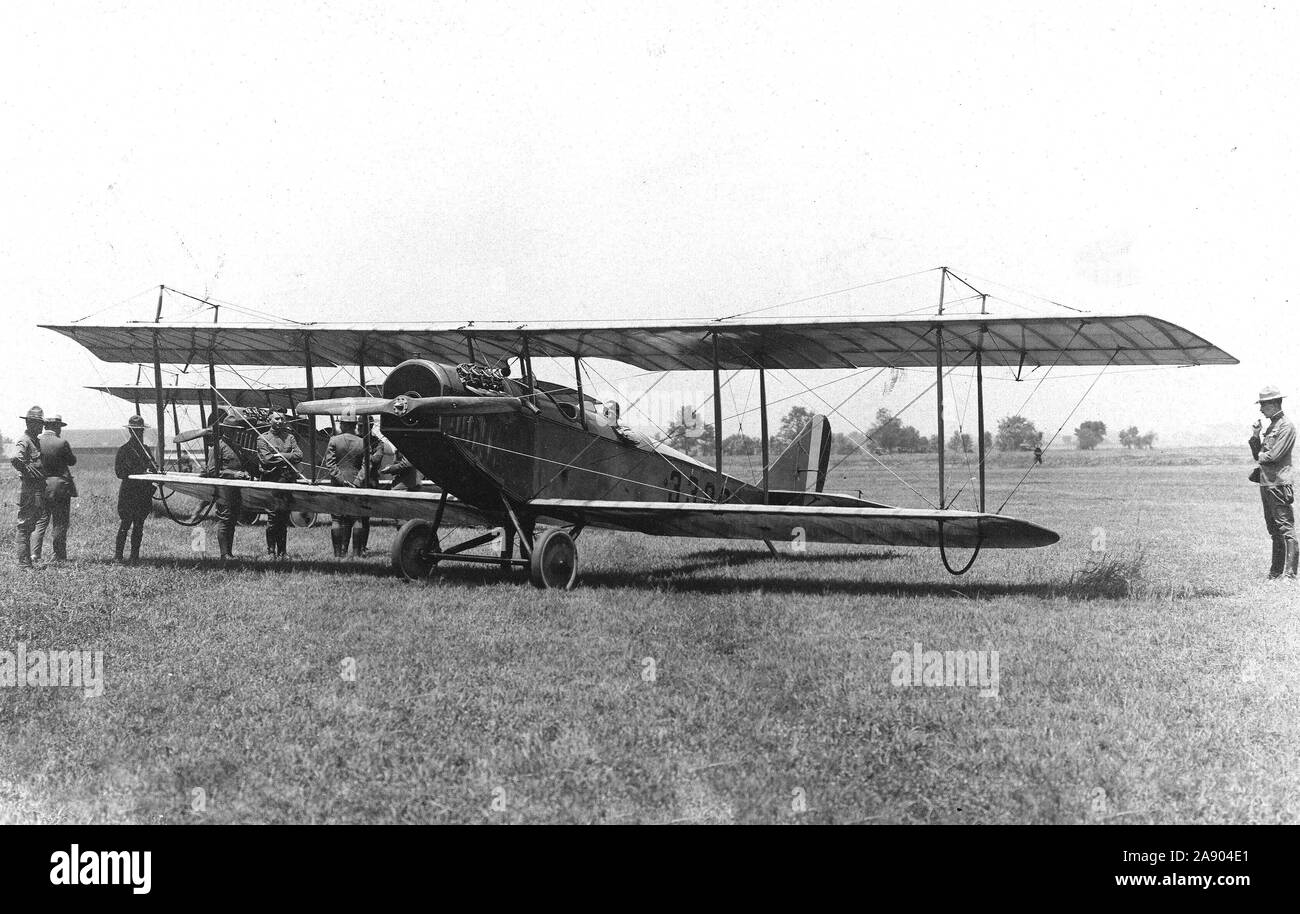 1918 - Camp Grant, Rockford, Illinois Lieutenant Gardner dans J.N. 4 D. avion avec Ox 5 moteur. Il s'agit d'un plan de formation élémentaire. Banque D'Images