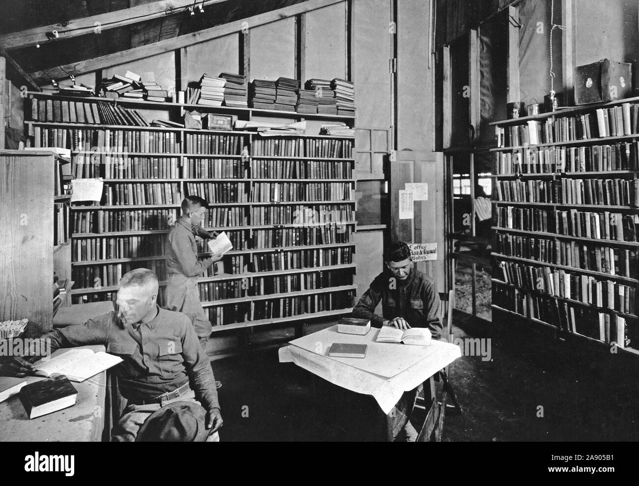 1918 ou 1919 - l'intérieur de la bibliothèque, Ft. Bliss Banque D'Images