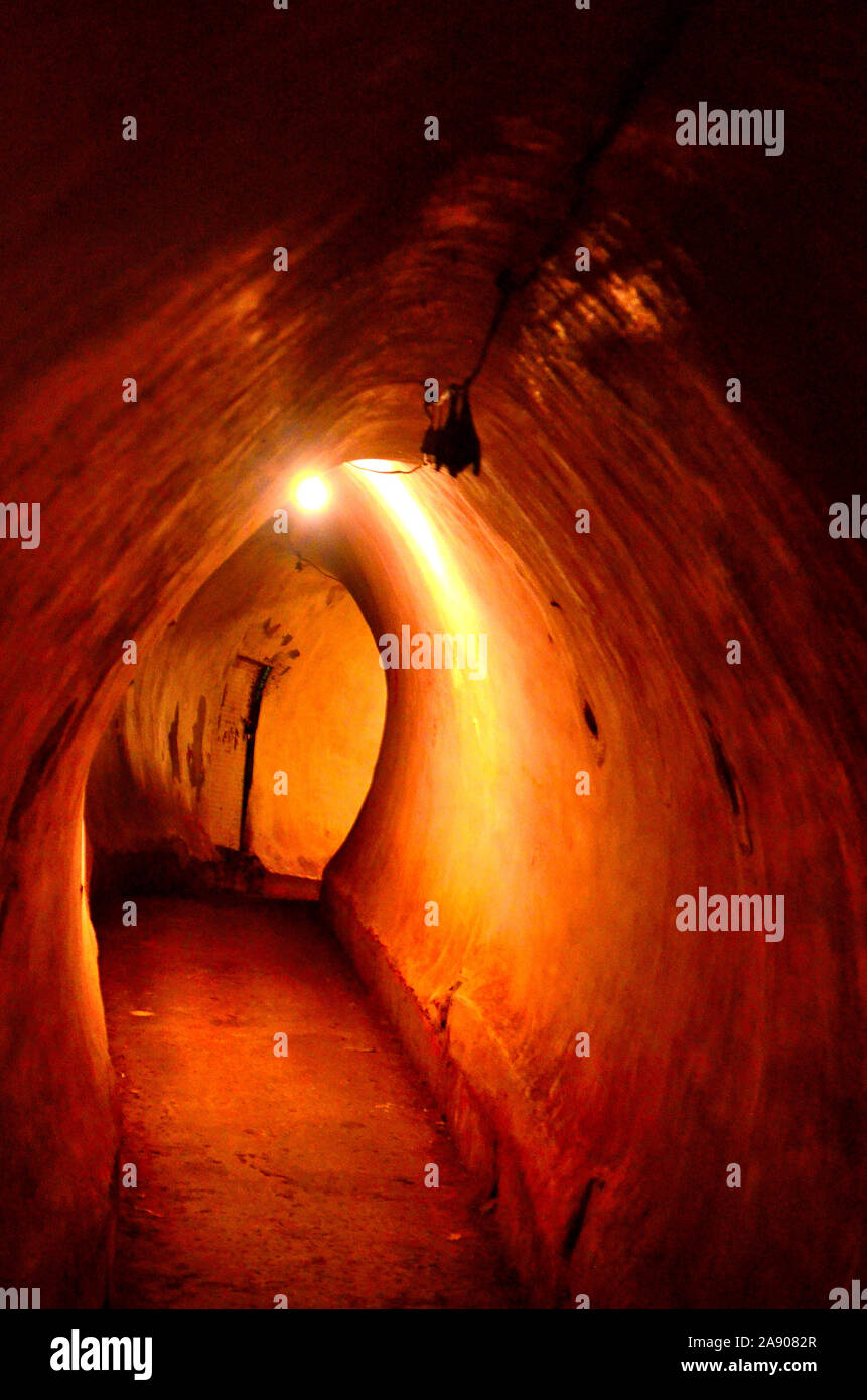 Le tunnel par les dragons bouche à l'enfer au temple Wat Tham Sa Casserole à Phang Nga Ville Asie Thaïlande Banque D'Images