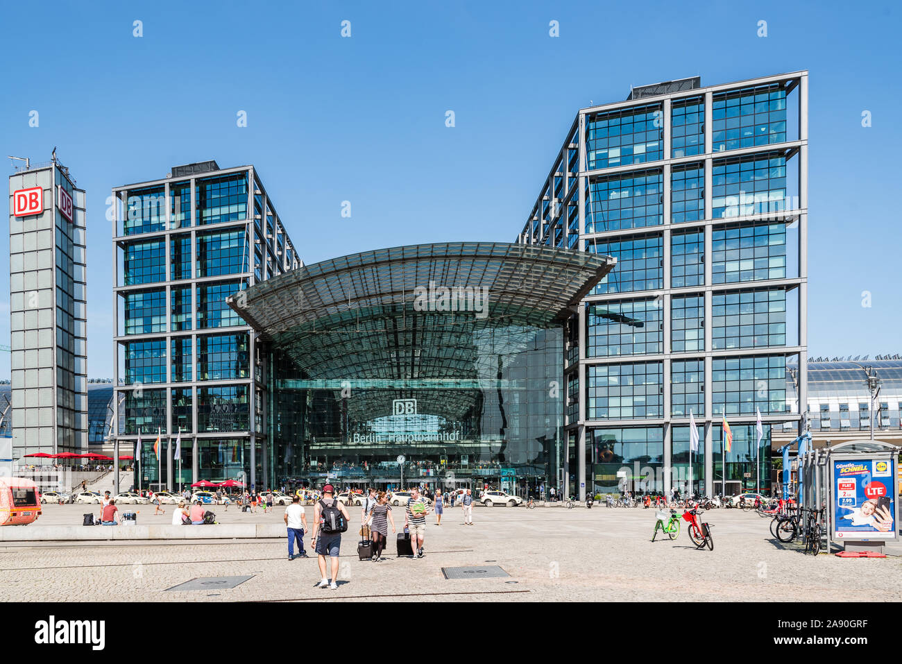 Berlin, Allemagne - 28 juillet 2019 : la gare centrale de Berlin. - Berlin Hauptbahnhof. L'architecture moderne en verre Banque D'Images