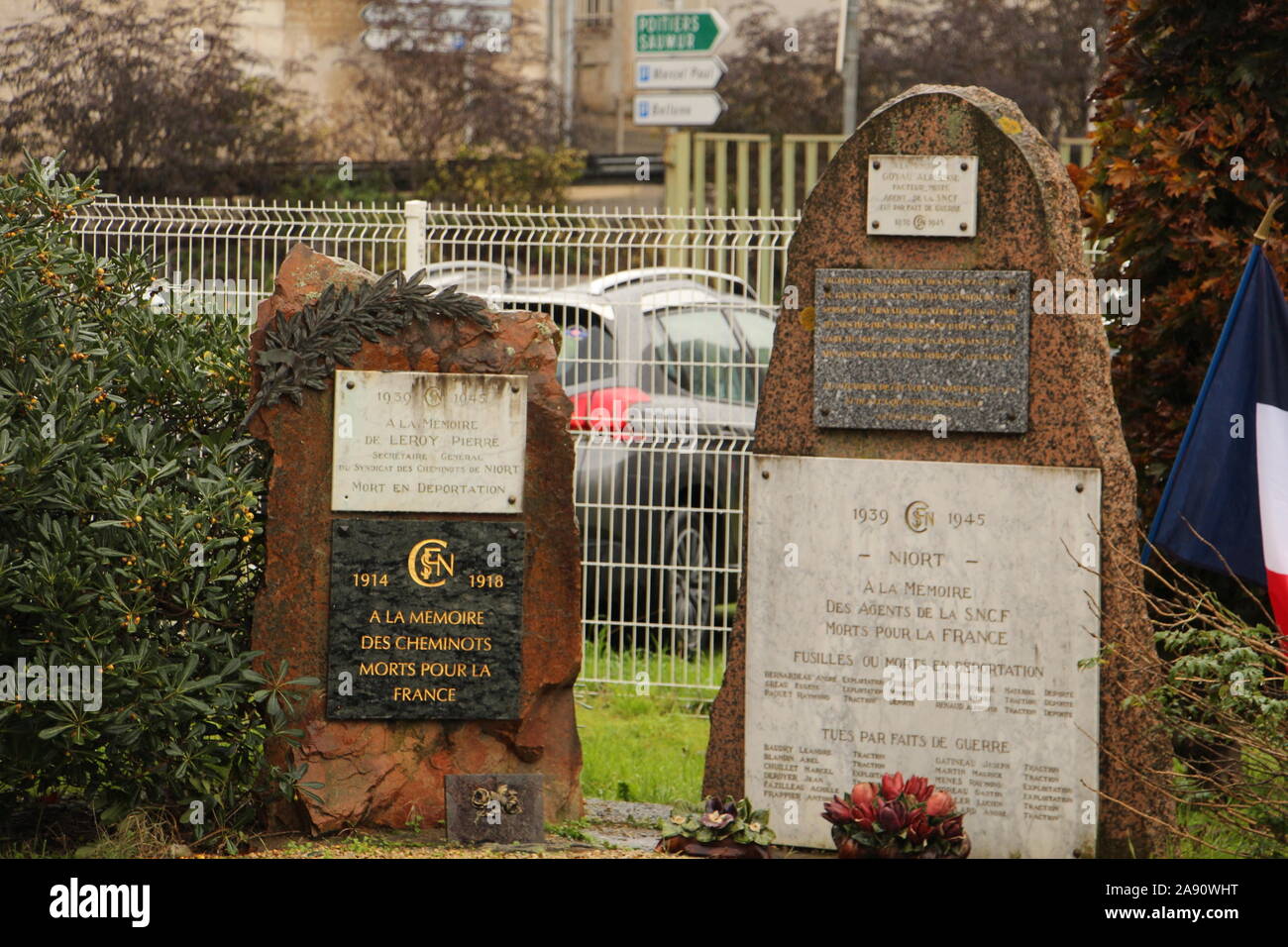 Commémoration du 101 e anniversaire de l'Armistice de la Grande Guerre de 1914-1918 au monument aux morts, à la gare de Niort Banque D'Images