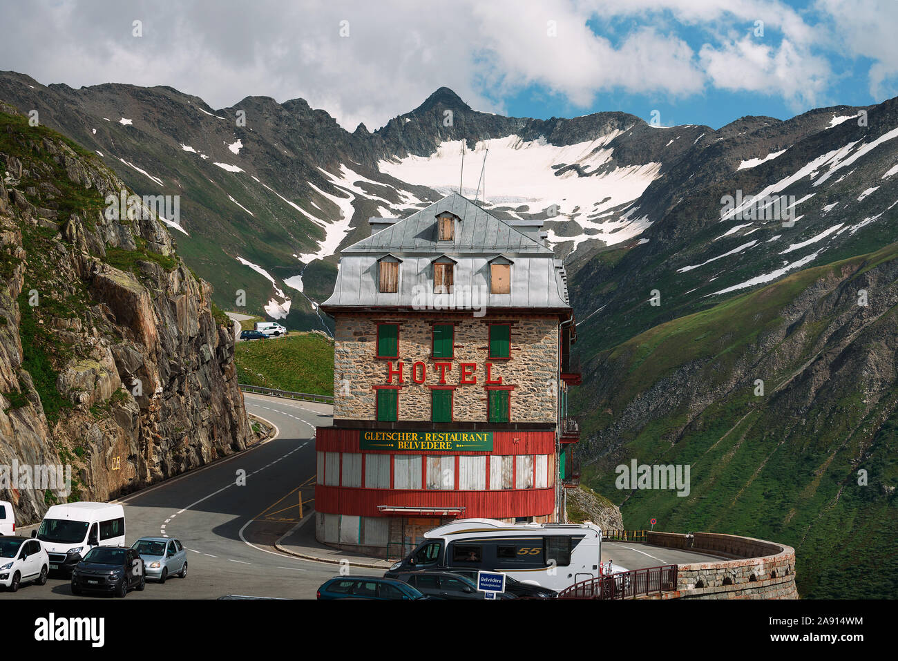 Hôtel de montagne fermé situé près du glacier du Rhône dans la région de Berchtesgaden, Suisse Banque D'Images
