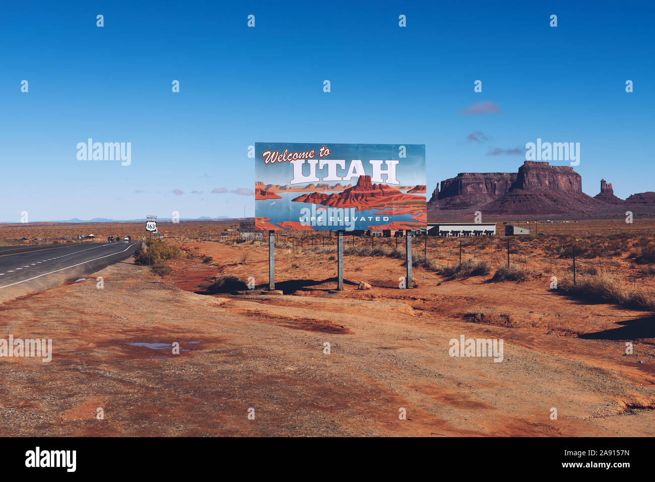 Bienvenue à l'Utah State signer le long de la route US-163 près de Monument Valley Banque D'Images