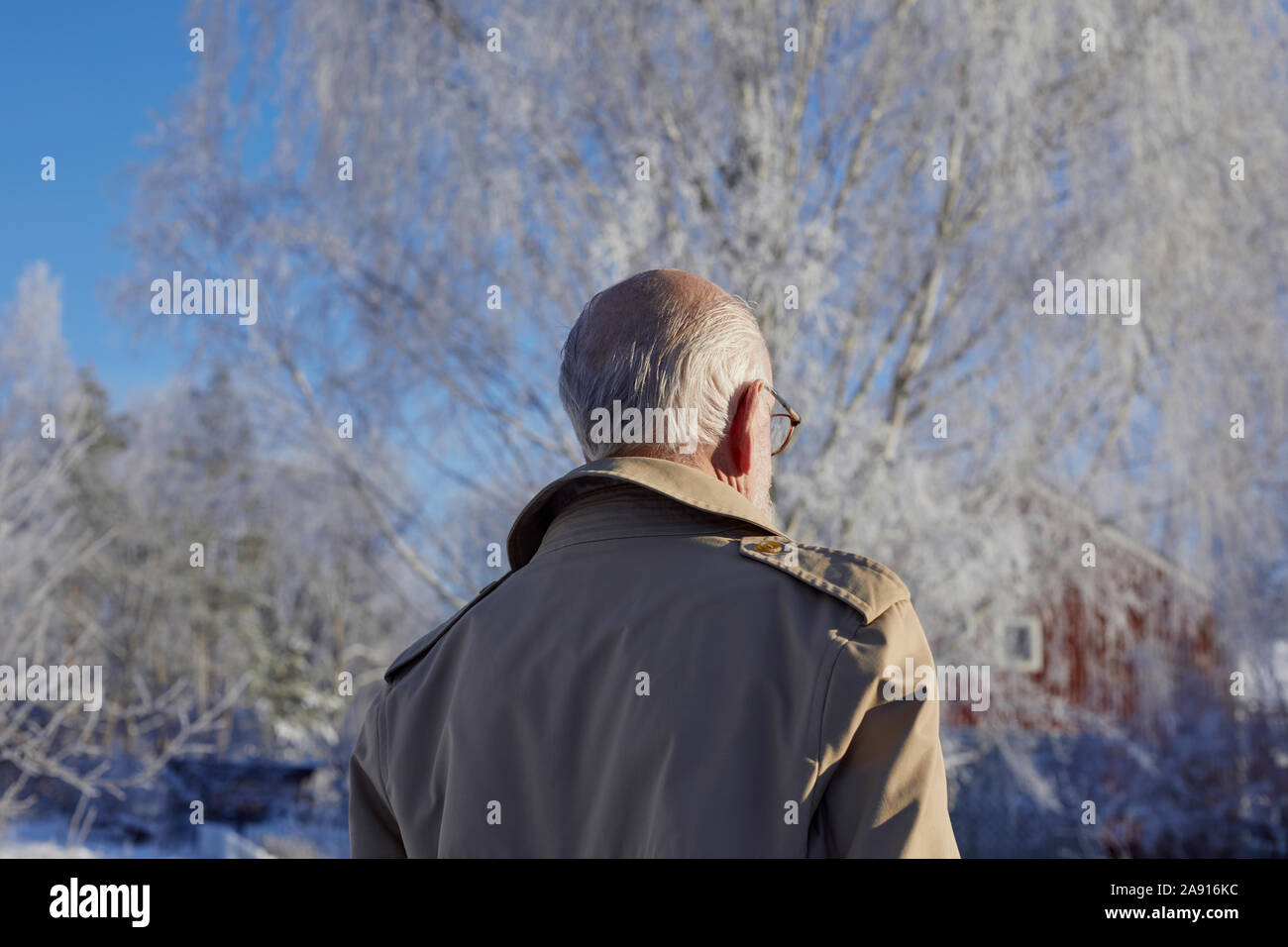 Man looking away Banque D'Images