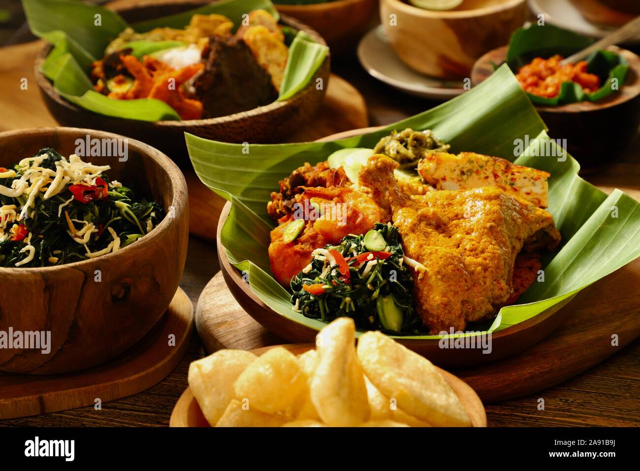 Gulai Ayam Nasi Padang. Padang populaires repas de poulet au curry avec du riz comme principale d'accompagnement. Banque D'Images