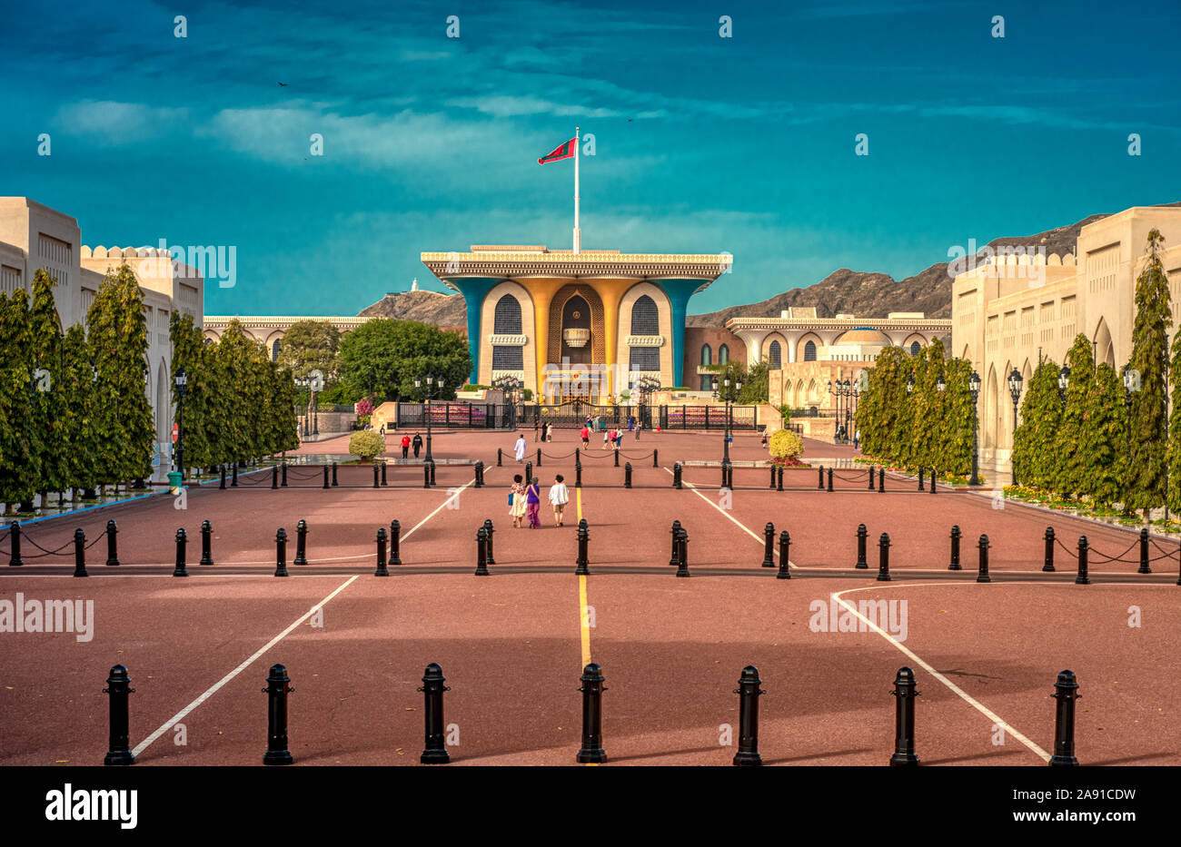 La façade extérieure et de carrés al Aman Palace en Oman, Émirats arabes unis, la résidence royale et palais du Sultan de cérémonie Banque D'Images